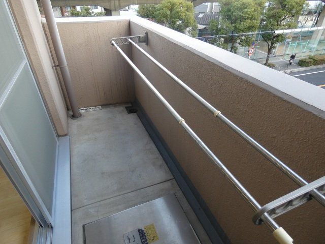 【東大阪市荒川のマンションのバルコニー】