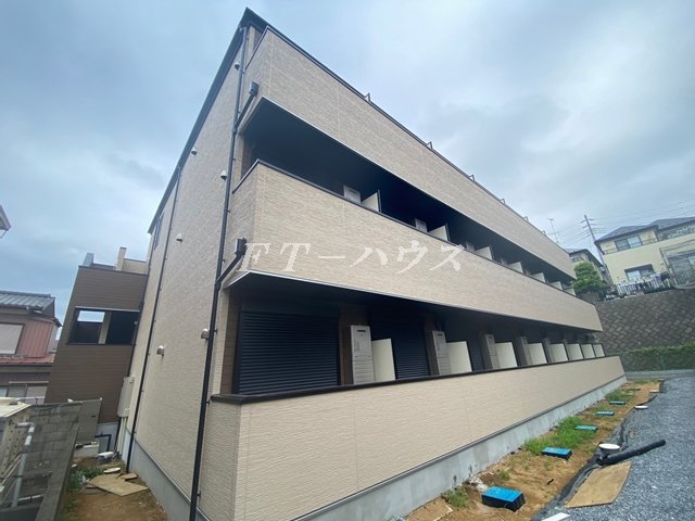 【習志野市谷津のアパートの建物外観】