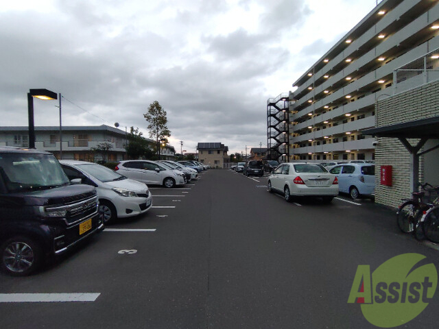 【仙台市泉区虹の丘のマンションの駐車場】