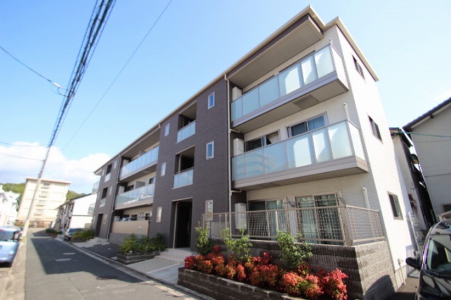 安芸郡府中町桃山のマンションの建物外観