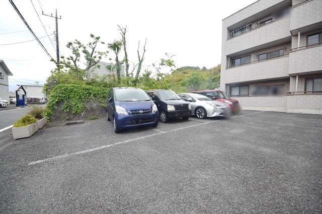 【八王子市南大沢のマンションの駐車場】