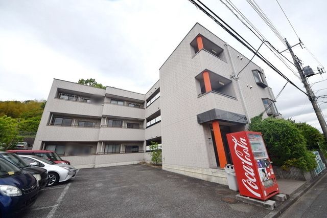 八王子市南大沢のマンションの建物外観