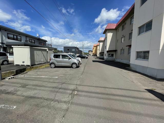 【函館市日吉町のアパートの駐車場】