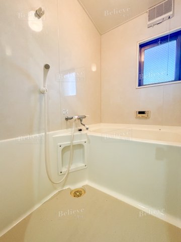 バス・シャワールーム　追い焚き付きのお風呂です♪