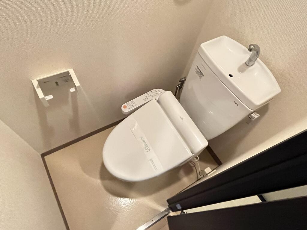 トイレ　※同タイプ同モデルの写真を使用