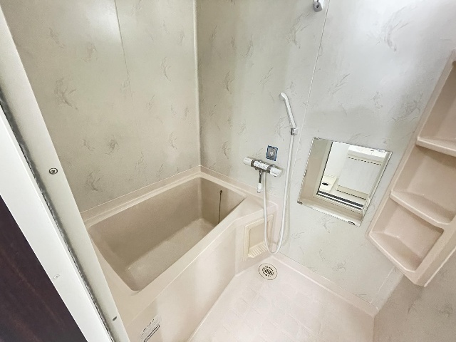 バス・シャワールーム　清潔なバスルーム