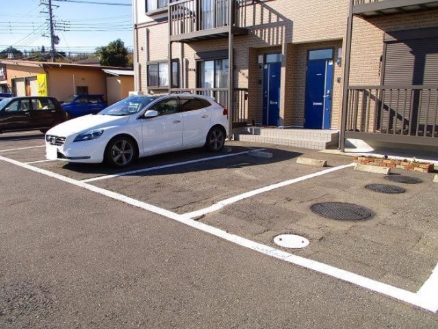 【鴨川市花房のアパートの駐車場】