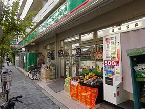 【プレサンスブルーム東三国のコンビニ】