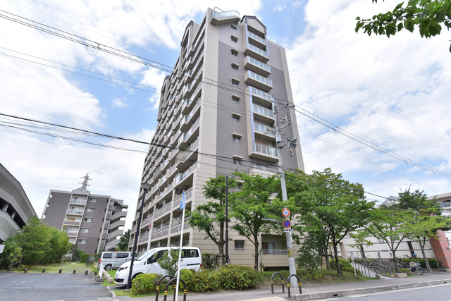 ＵＲ茨木学園町の建物外観