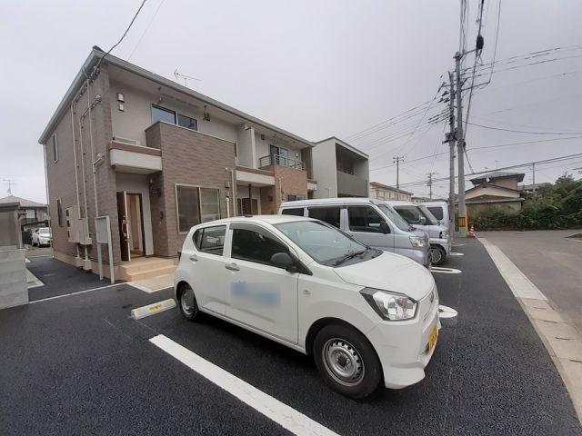 【仙台市青葉区愛子中央のアパートの駐車場】