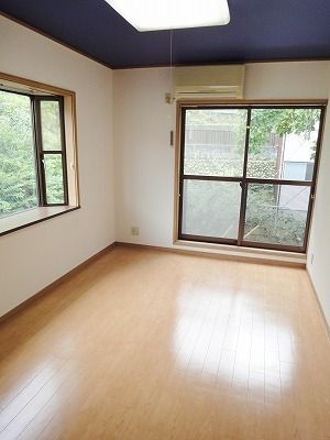 居室・リビング　★２面採光、６帖のお部屋★