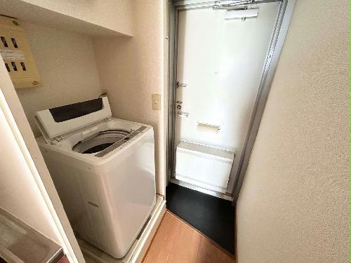 玄関　実際のお部屋と異なる場合がございます。