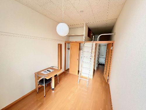 居室・リビング　実際のお部屋と異なる場合がございます。