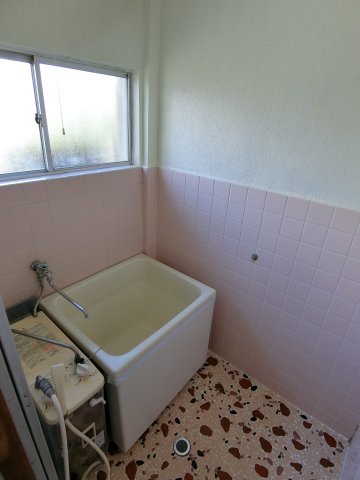 バス・シャワールーム　追焚機能付バスルーム。