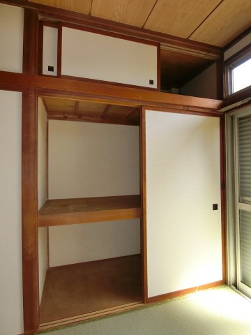 収納　押入れタイプの収納スペース。