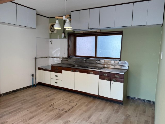 キッチン　収納たくさんで料理しやすい広々としたキッチンです