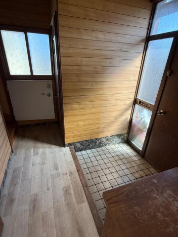 玄関　靴箱もあり広々とした玄関です