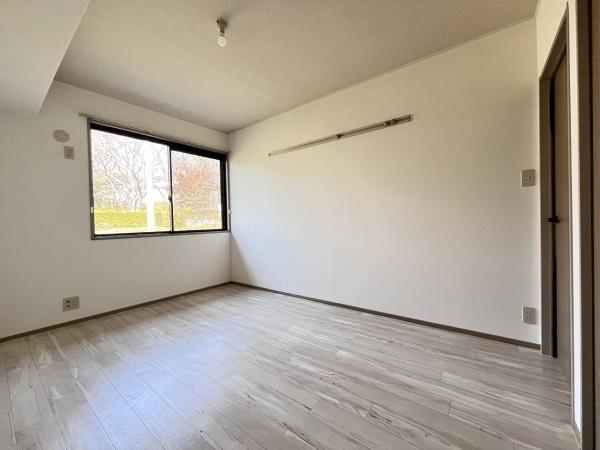 その他　洋室約6帖