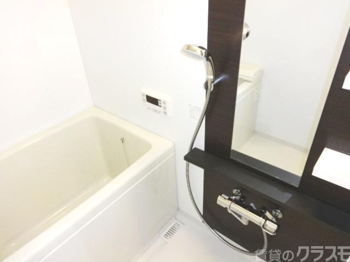 バス・シャワールーム　お風呂とトイレは別です。
