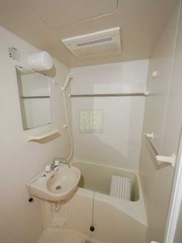 洗面設備　写真は同マンションの別部屋となります。