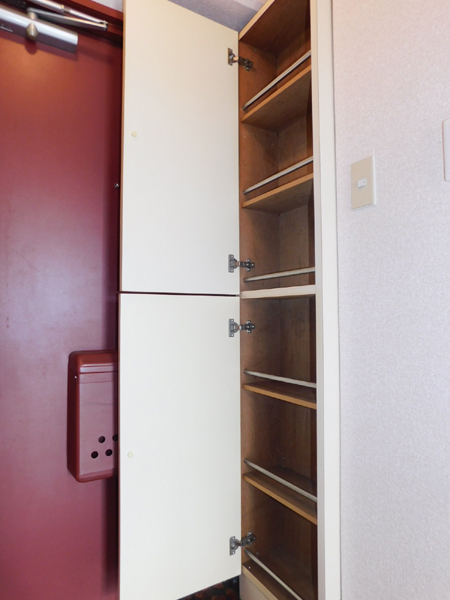 玄関　玄関にシューズボックス完備！