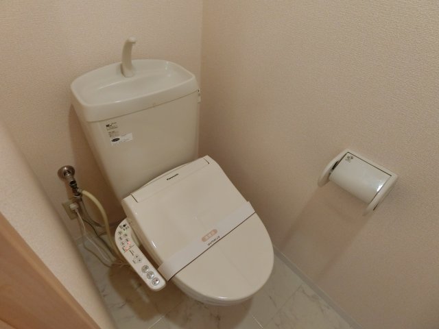 トイレ　温水洗浄便座