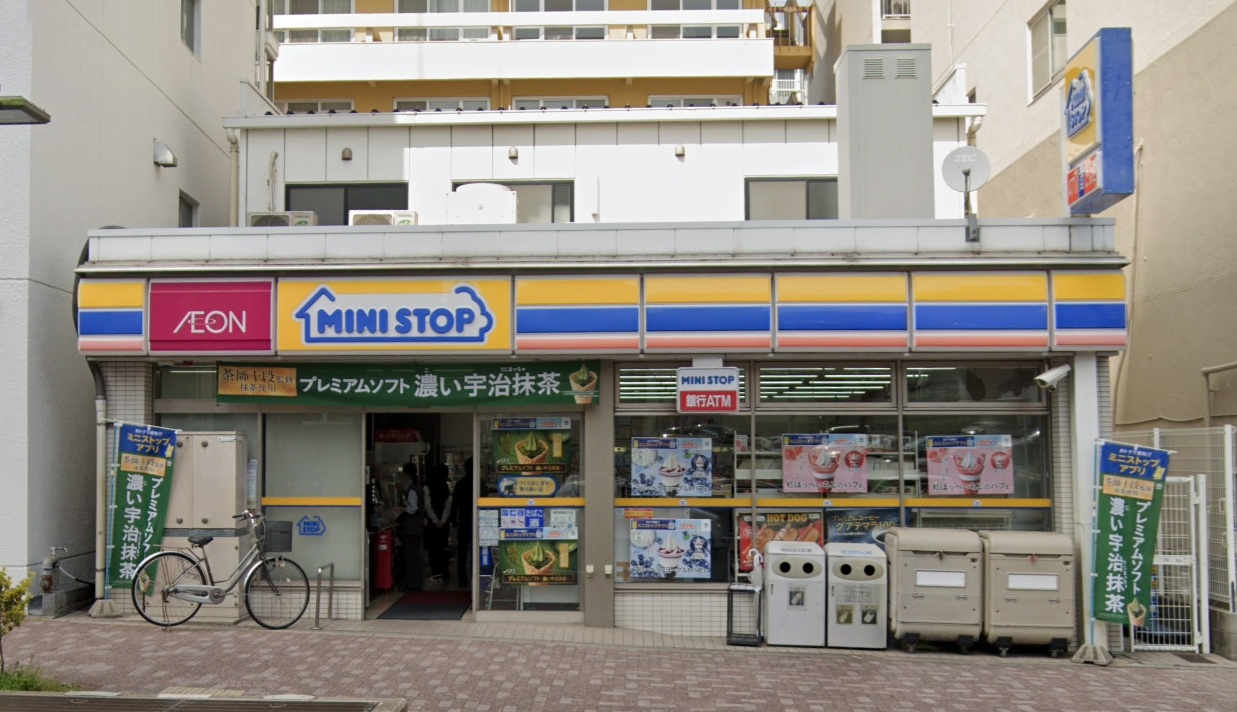 コンビニ　ミニストップ覚王山駅前店（コンビニ）まで30m