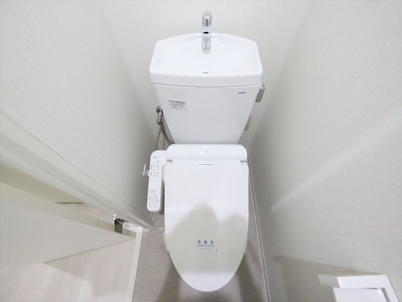 トイレ　温水洗浄暖房便座付トイレ