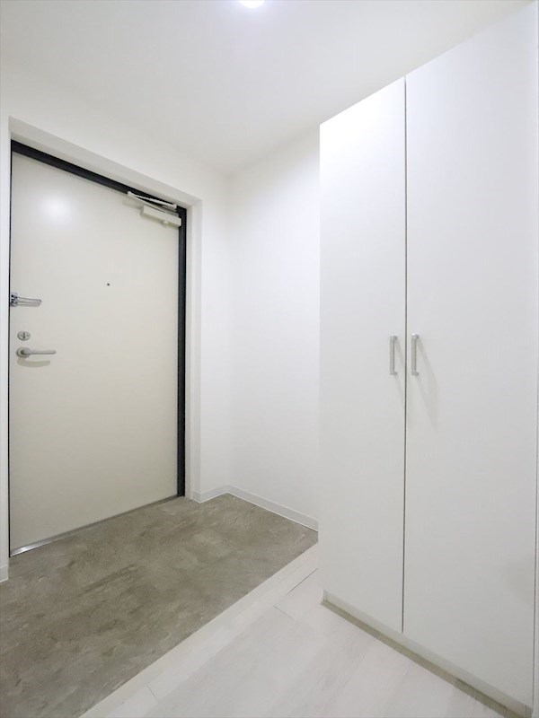 玄関　玄関　シューズボックス付（収納充実してます）