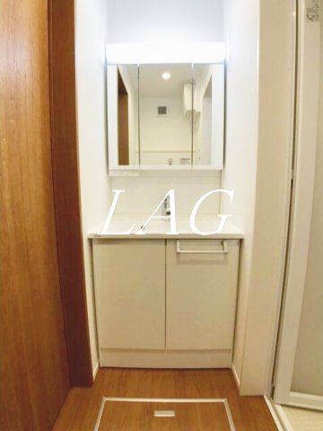 洗面設備　独立洗面台です。