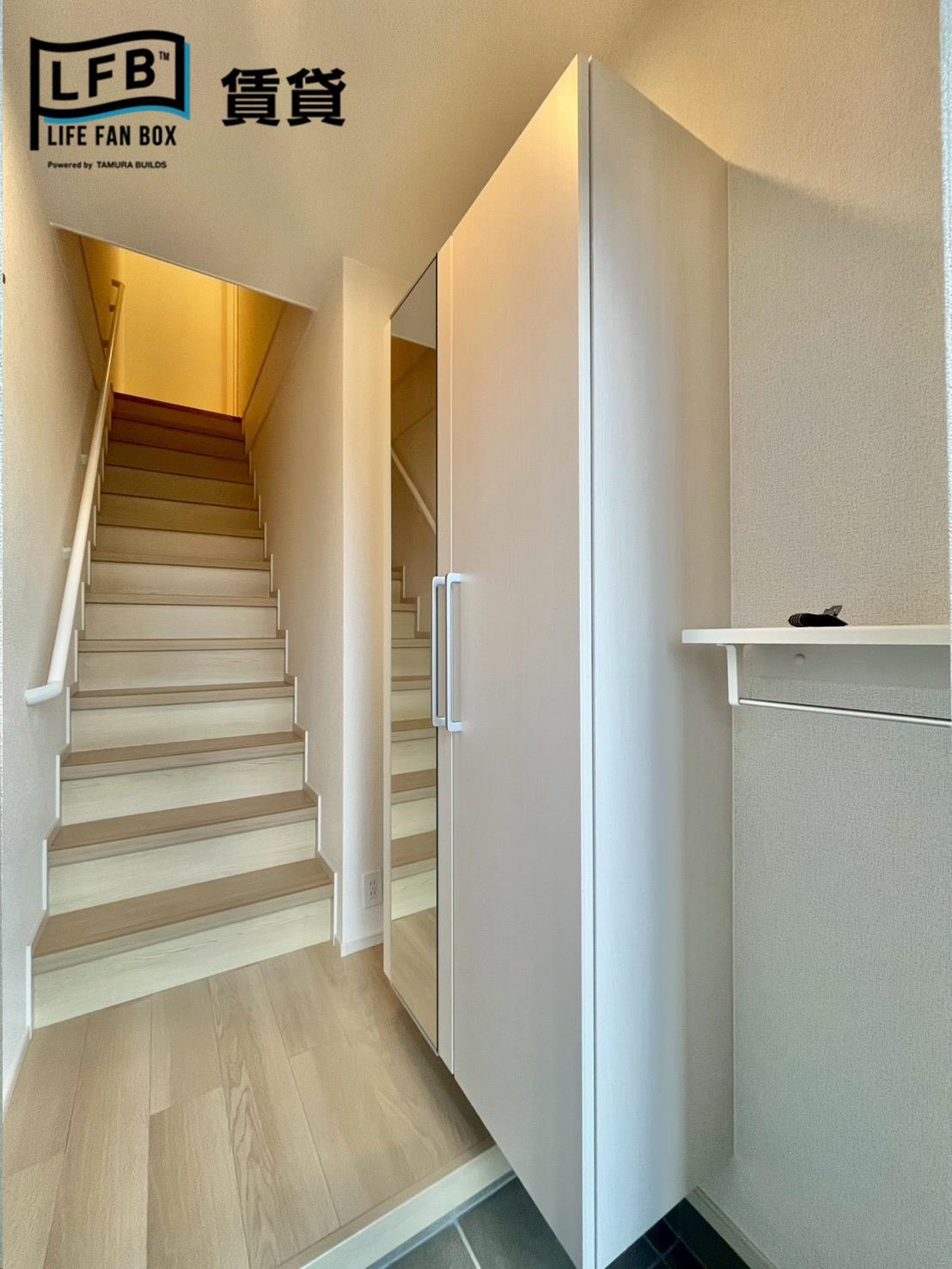 玄関　※反転間取りのお写真です。