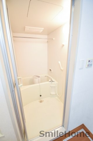 バス・シャワールーム　浴室乾燥は梅雨時や洗濯物が多くても安心です。