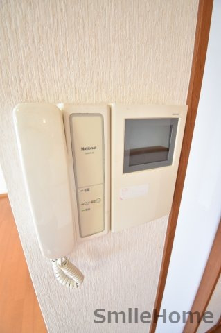 セキュリティ　TVモニターホンは安心ですね。誰か確認してから開けて下さいね