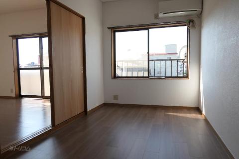 居室・リビング　室内