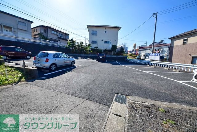 駐車場　駐車場は広いのでご安心ください