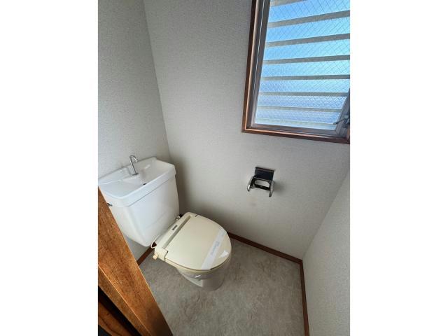 トイレ　窓は角部屋のみ