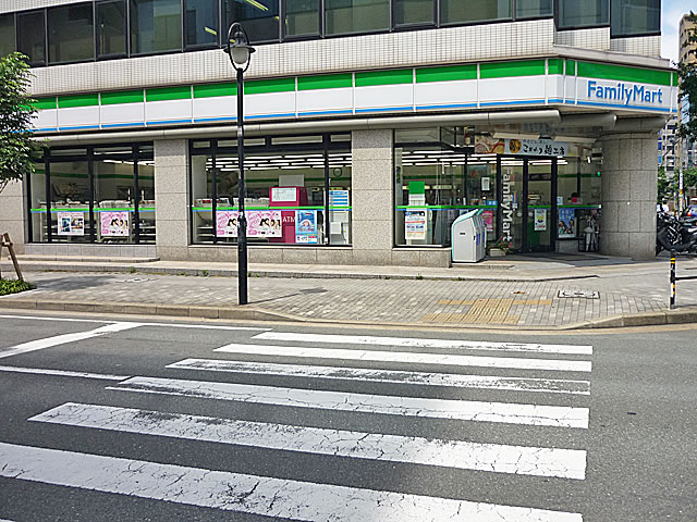 コンビニ　ファミリーマート 博多古門戸町店（コンビニ）まで45m