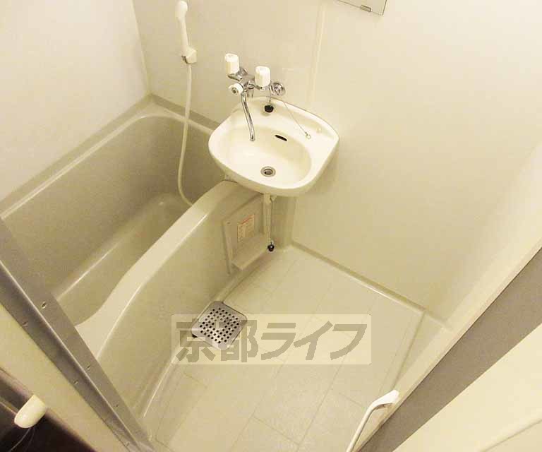 バス・シャワールーム　リラックスできるバスルーム！