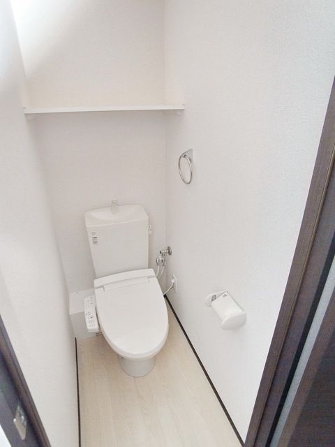 トイレ　♪温水洗浄便座付きトイレには上部棚付き♪