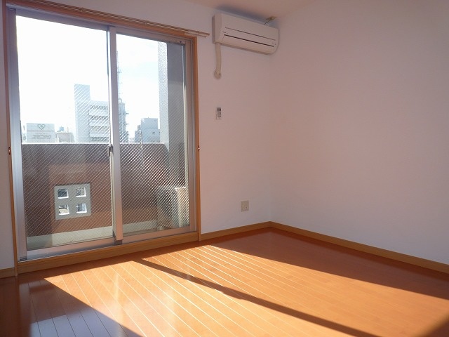 居室・リビング　※同建物同型別のお部屋