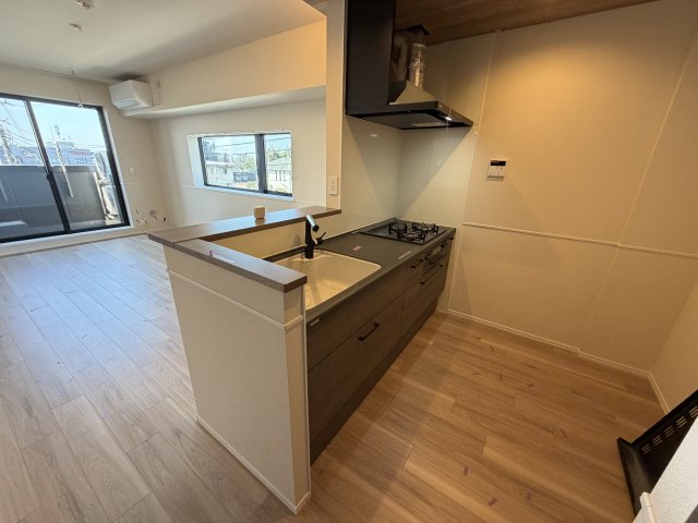 キッチン　★ガス3口グリル付きのシステムキッチン★