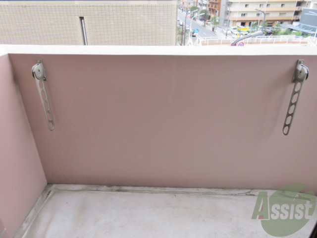 バルコニー　バルコニーは幅があり、広い印象を受けました。