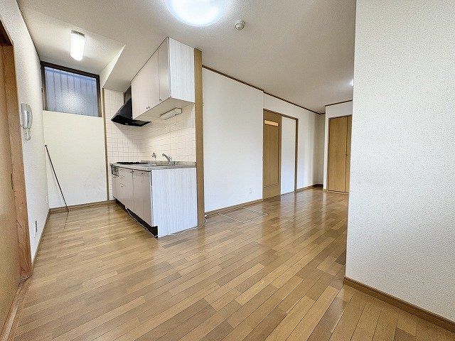 大久保町谷八木ハイツの居間写真