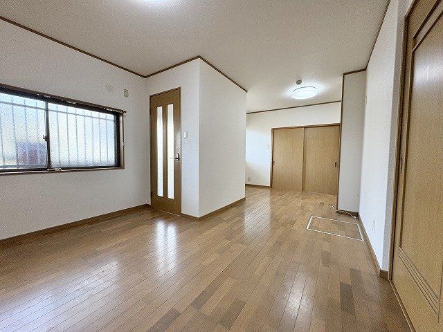 大久保町谷八木ハイツの居間写真