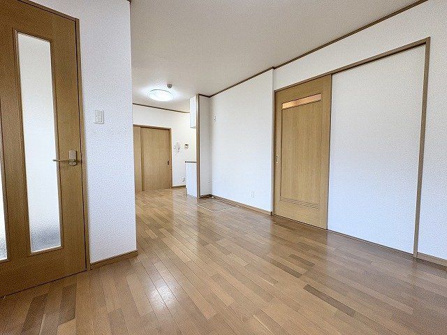 大久保町谷八木ハイツの居間写真