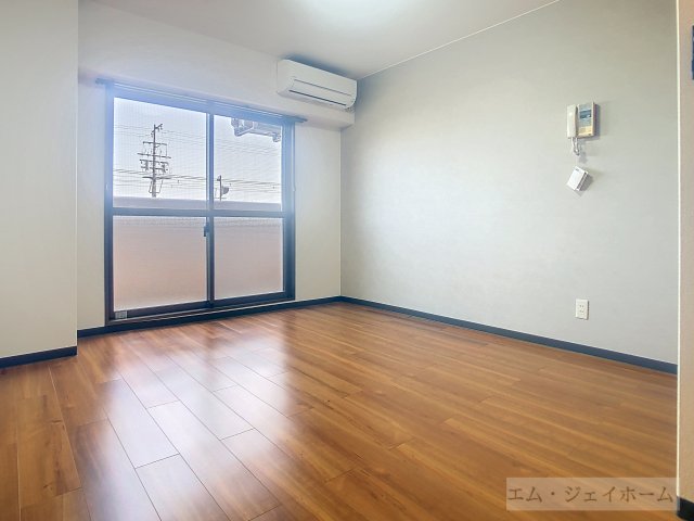 居室・リビング　家具等はイメージです