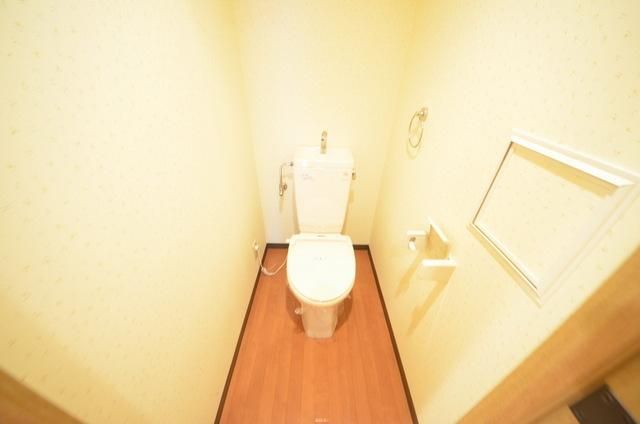 トイレ　収納つき洋室