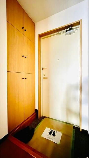 玄関　キッチン収納もあります