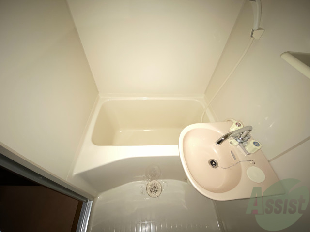 バス・シャワールーム　疲れた日は湯船に浸かって疲れをとってください。