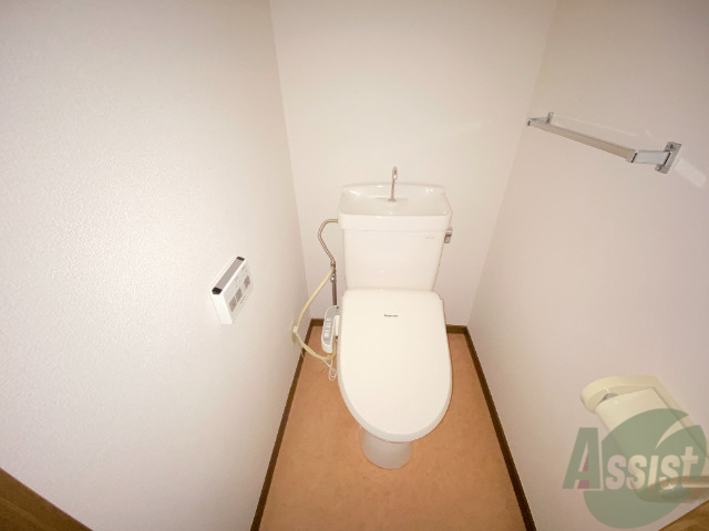 トイレ　おトイレには便利なウォッシュレットが付いています。
